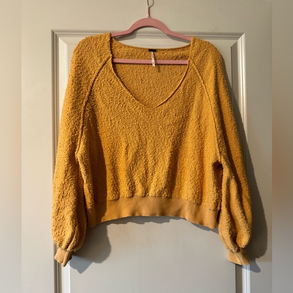 Free People Found My Friend Sweater V Neck Boucle Yellow Gold EUC Size XS - Picture 2 of 5